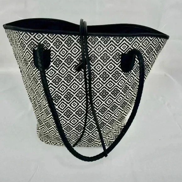 Neiman Marcus Tote Bag Black and White Straw Braided - Picture 10 of 10